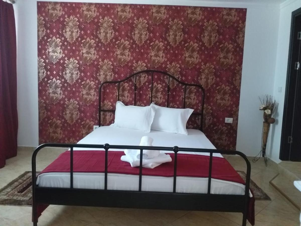 Casa Marronne Hotel คอสติเนช ภายนอก รูปภาพ