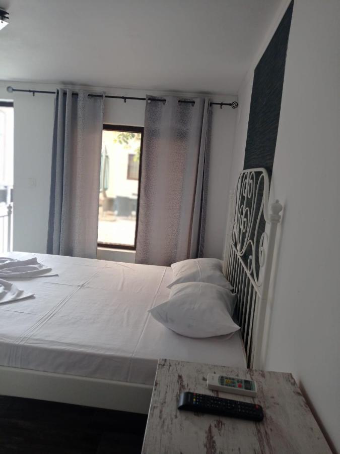 Casa Marronne Hotel คอสติเนช ภายนอก รูปภาพ